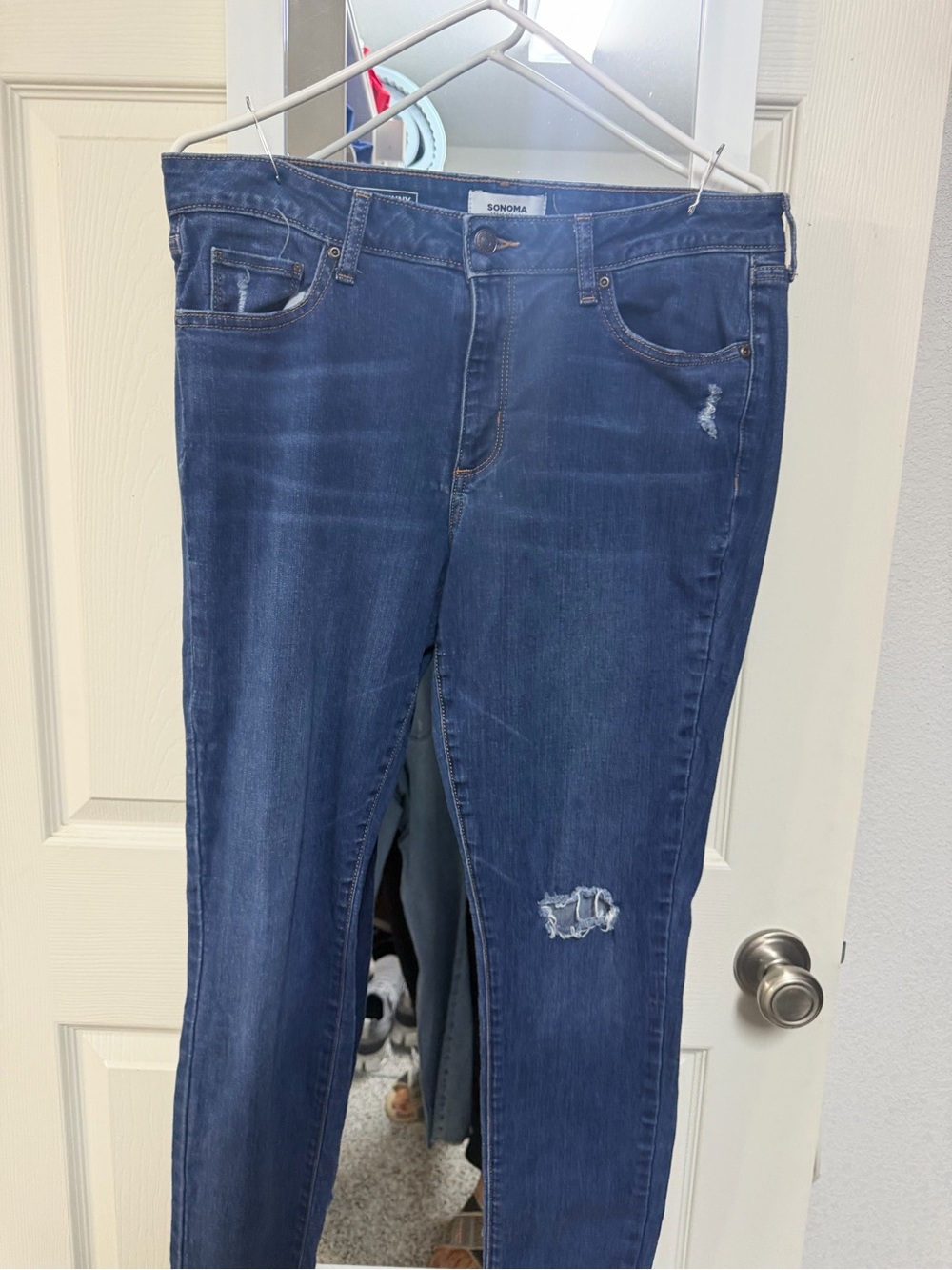 Sonoma Indigo Skinny Jeans with Subtle Distress